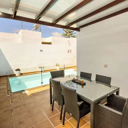 Puerto Del Carmen Sleeps 4 Pool Wifi Вілла