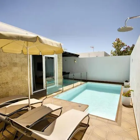 Вілла Puerto Del Carmen Sleeps 4 Pool Wifi Пуерто-дель-Кармен
