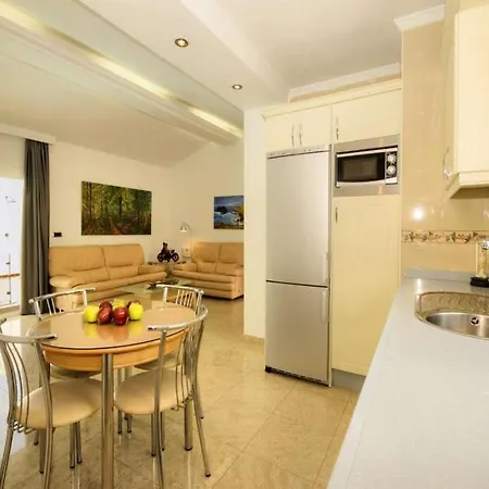 Vila Puerto Del Carmen Sleeps 4 Pool Wifi Puerto del Carmen (Lanzarote)
