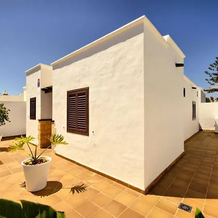Puerto Del Carmen Sleeps 4 Pool Wifi Vila