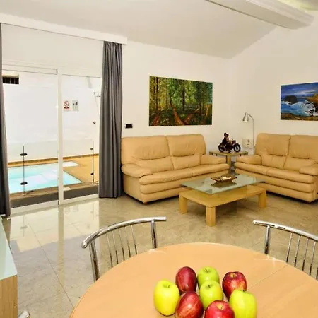 Villa Puerto Del Carmen Sleeps 4 Pool Wifi