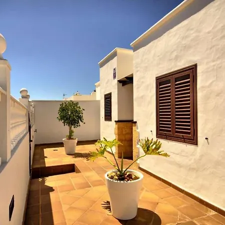 Puerto Del Carmen Sleeps 4 Pool Wifi Villa